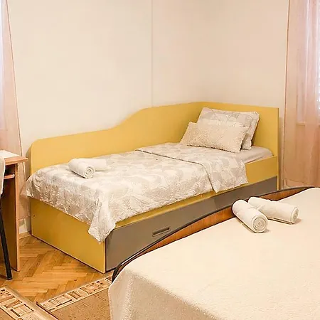 4 Bedroom Stunning In 펜션 Mihalj